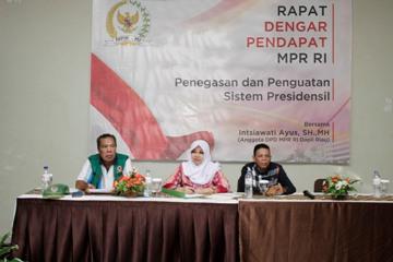 IA Sampaikan Seperti Apa Penguatan Sistem Presidensiil